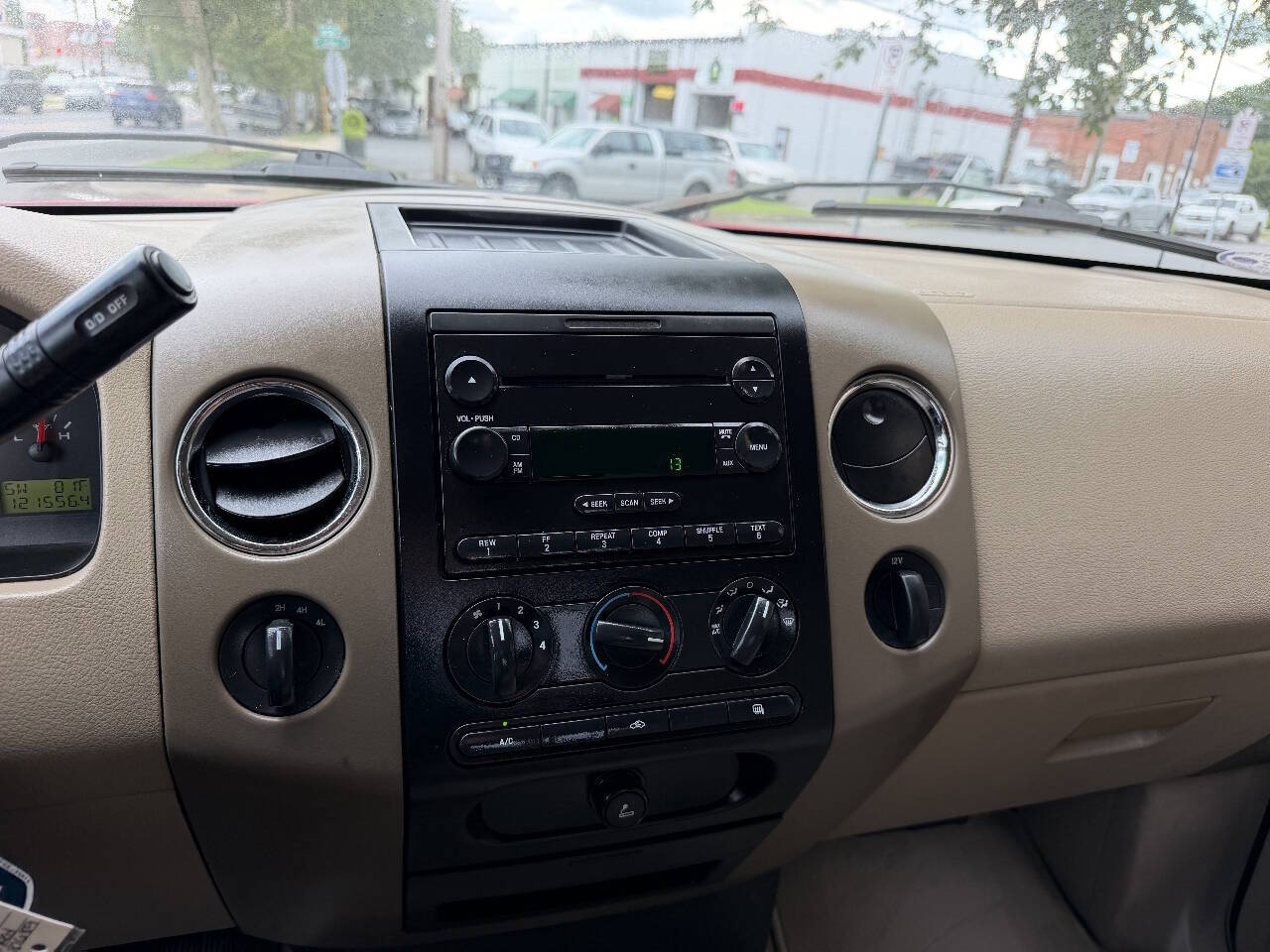 2004 Ford F-150 XLT photo 6