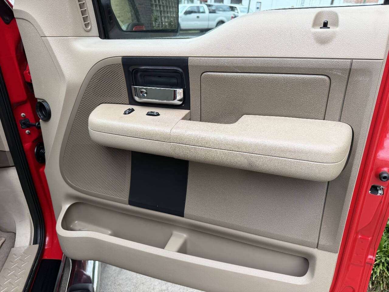 2004 Ford F-150 XLT photo 20