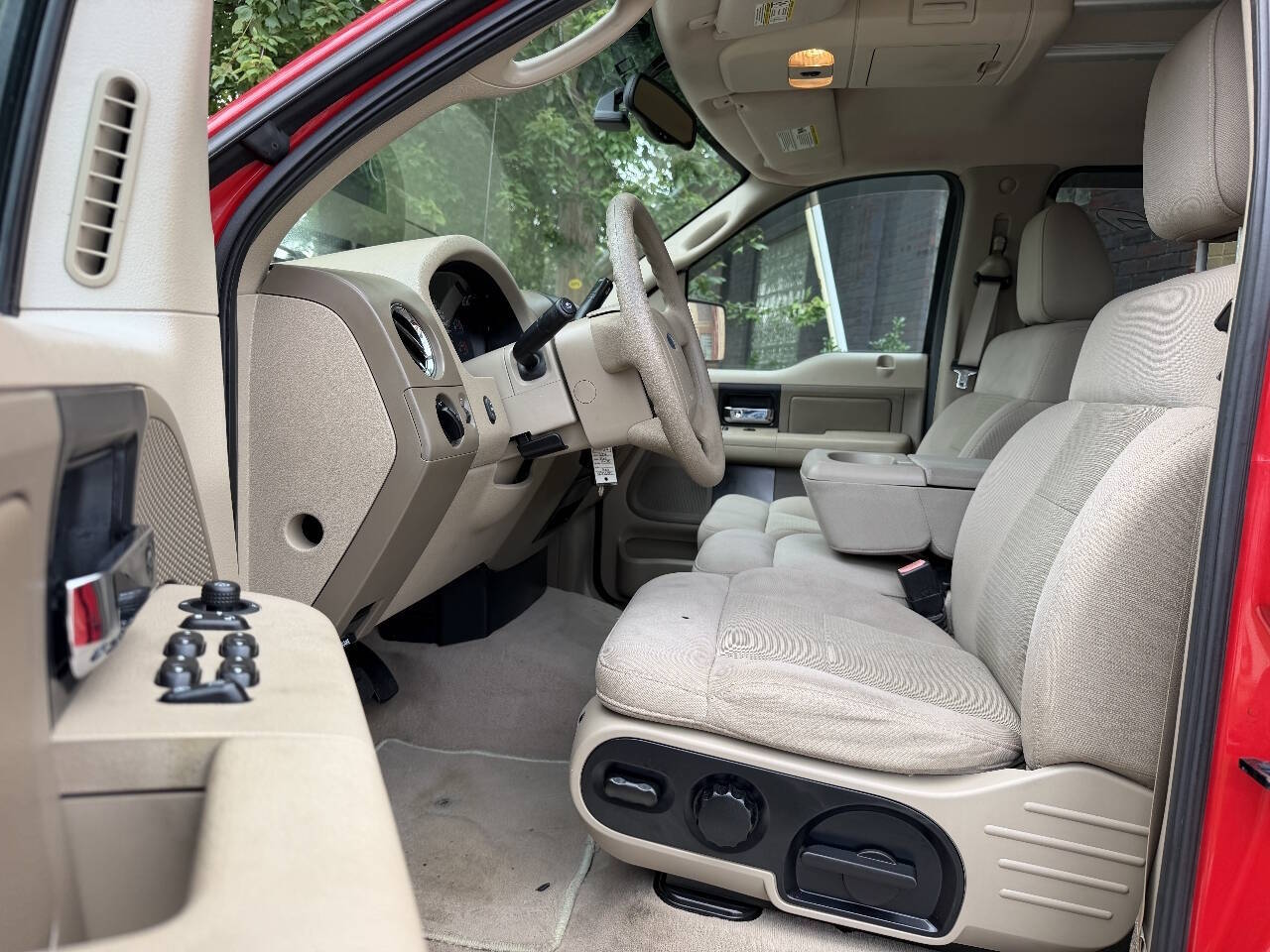 2004 Ford F-150 XLT photo 21