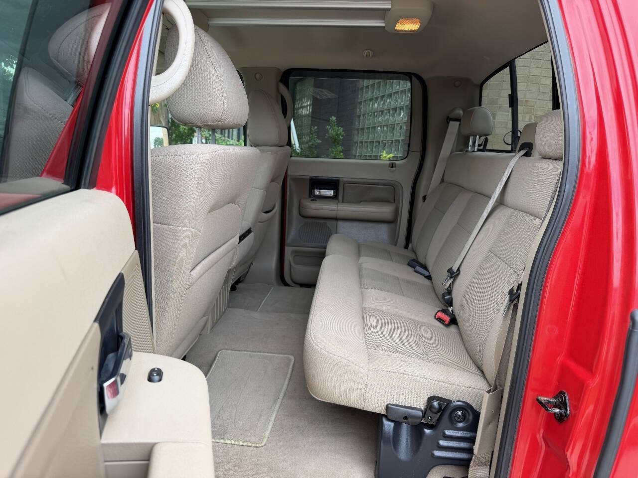 2004 Ford F-150 XLT photo 28