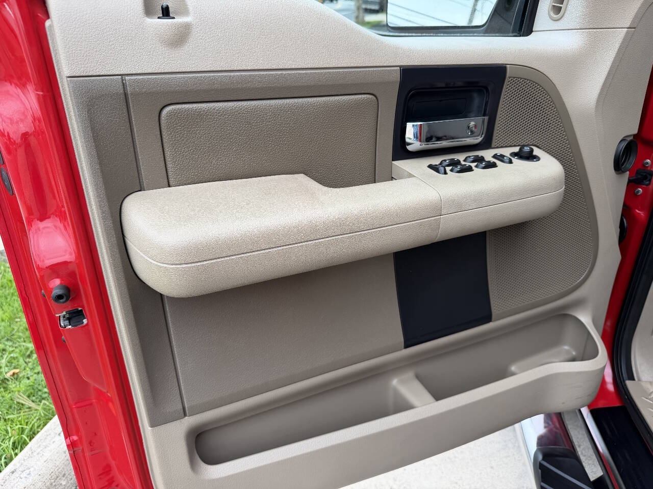 2004 Ford F-150 XLT photo 29