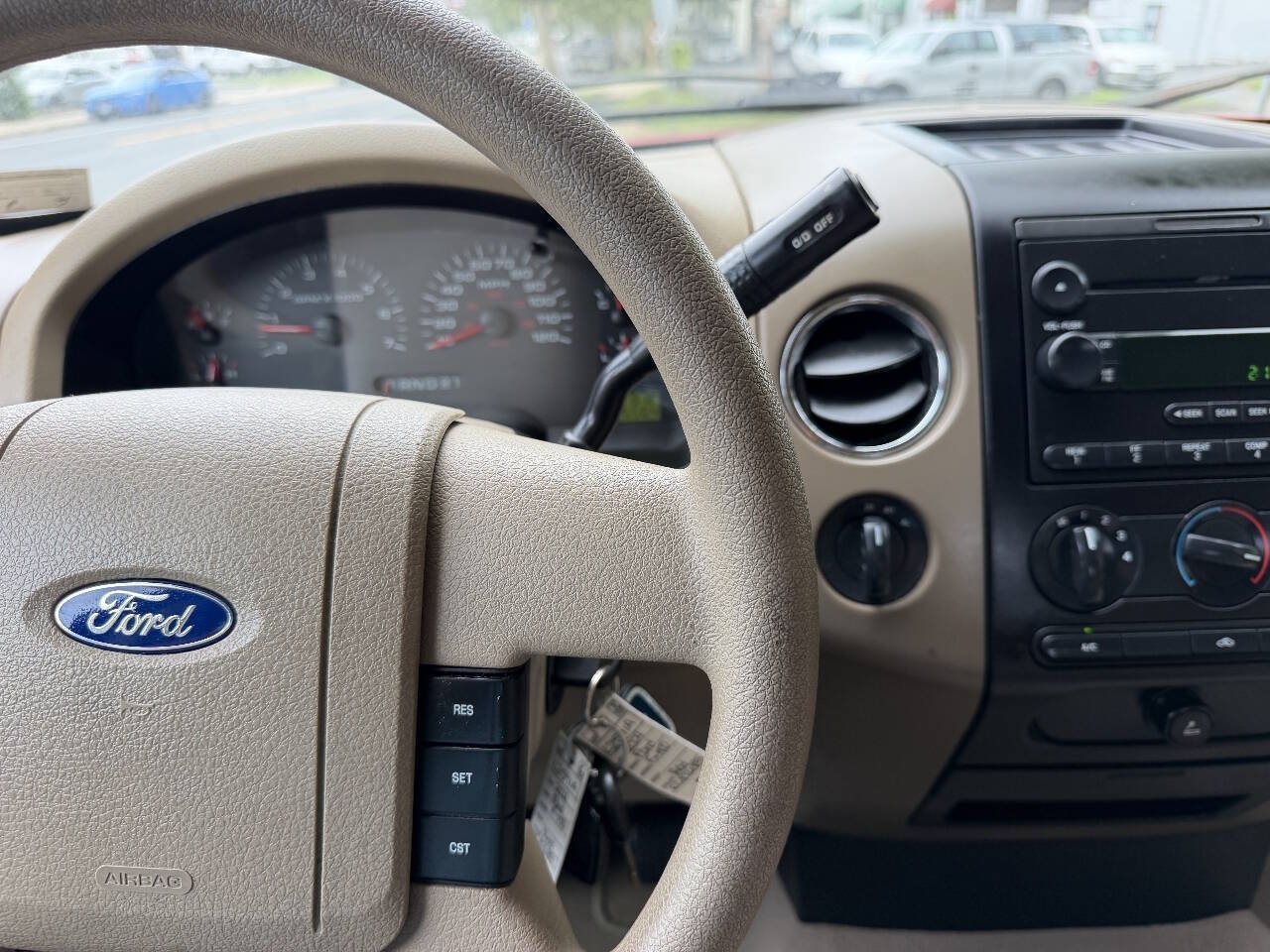 2004 Ford F-150 XLT photo 35