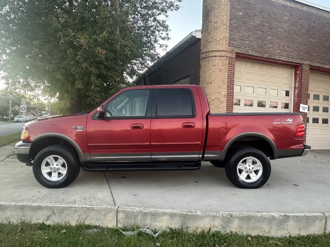 2003 Ford F150 SuperCrew Cab XLT Pickup 4D 5 1/2 ft