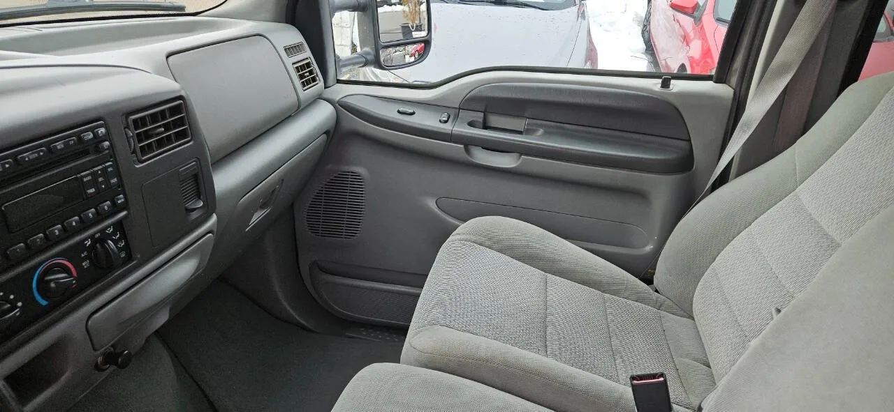 2004 Ford F350 Super Duty Crew Cab XLT Pickup 4D 8 ft photo 15