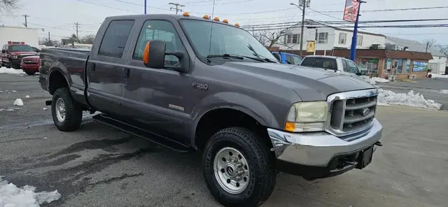 2004 Ford F350 Super Duty Crew Cab XLT Pickup 4D 8 ft photo 3