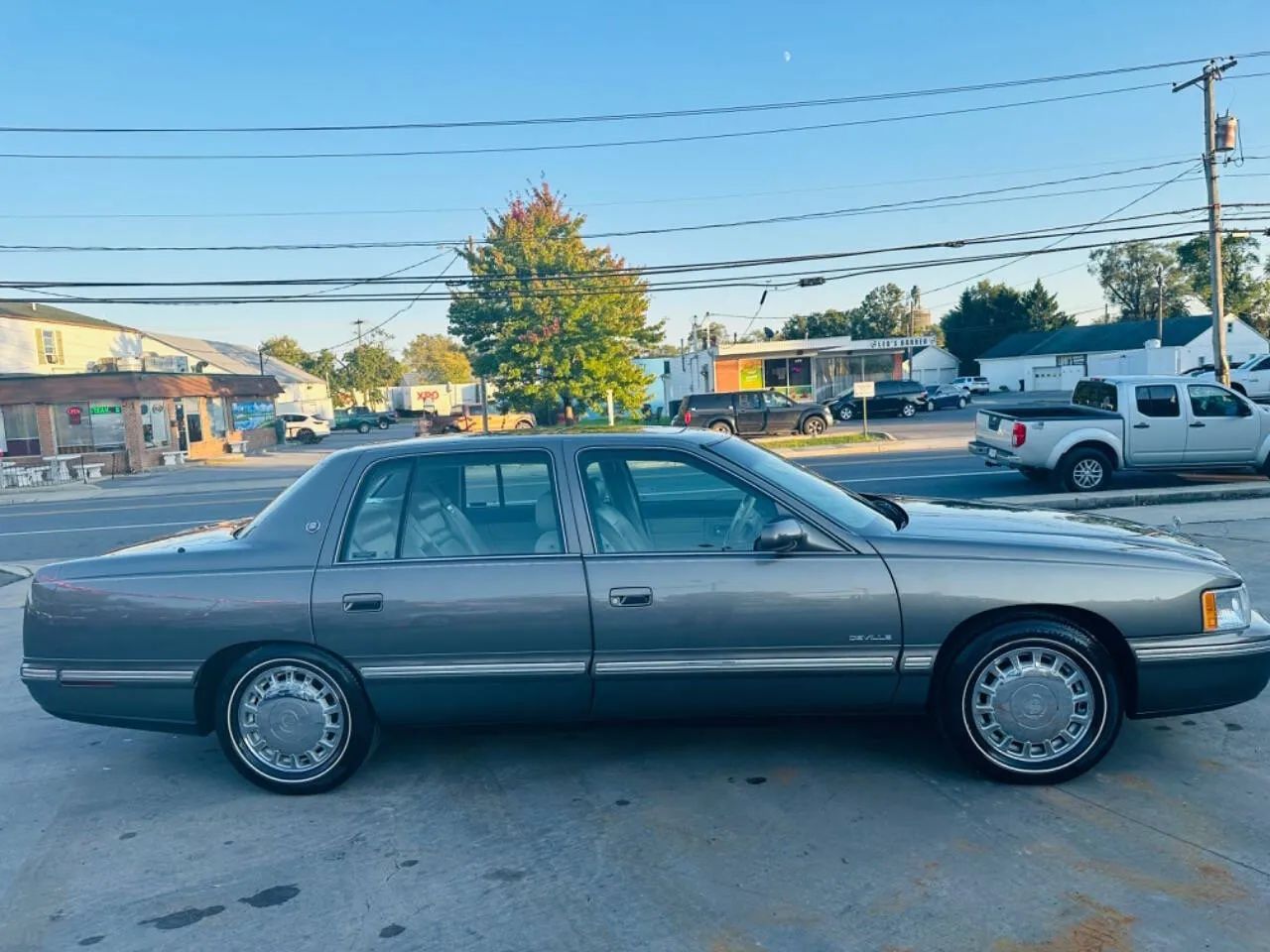 1998 Cadillac DeVille Sedan 4D