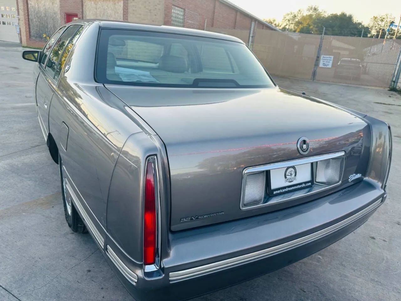1998 Cadillac DeVille Sedan 4D