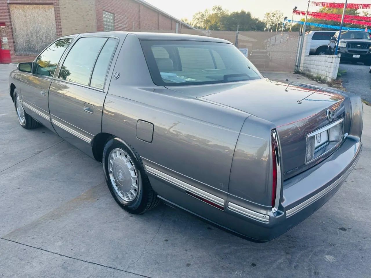 1998 Cadillac DeVille Sedan 4D
