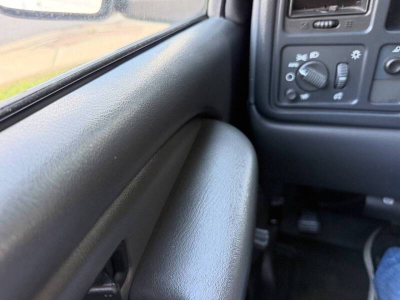 2006 Chevrolet Silverado 1500 Regular Cab Work Truck Pickup 2D 8 ft
