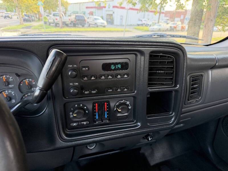 2006 Chevrolet Silverado 1500 Regular Cab Work Truck Pickup 2D 8 ft