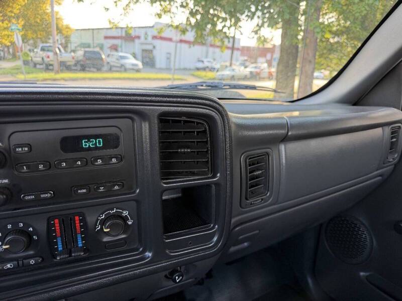 2006 Chevrolet Silverado 1500 Regular Cab Work Truck Pickup 2D 8 ft
