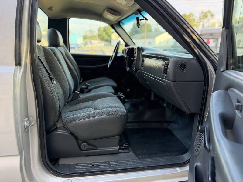 2006 Chevrolet Silverado 1500 Regular Cab Work Truck Pickup 2D 8 ft