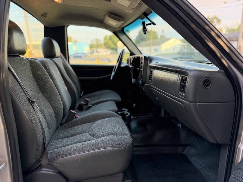 2006 Chevrolet Silverado 1500 Regular Cab Work Truck Pickup 2D 8 ft