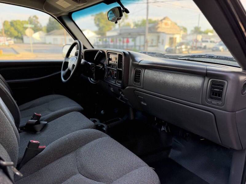 2006 Chevrolet Silverado 1500 Regular Cab Work Truck Pickup 2D 8 ft