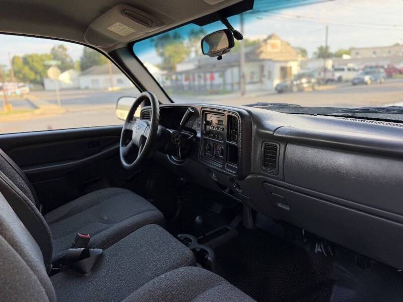2006 Chevrolet Silverado 1500 Regular Cab Work Truck Pickup 2D 8 ft