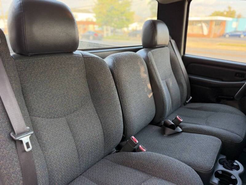 2006 Chevrolet Silverado 1500 Regular Cab Work Truck Pickup 2D 8 ft