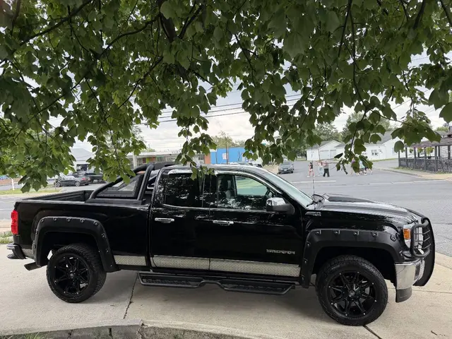 2014 GMC Sierra 1500 SLT Extended Cab photo 6