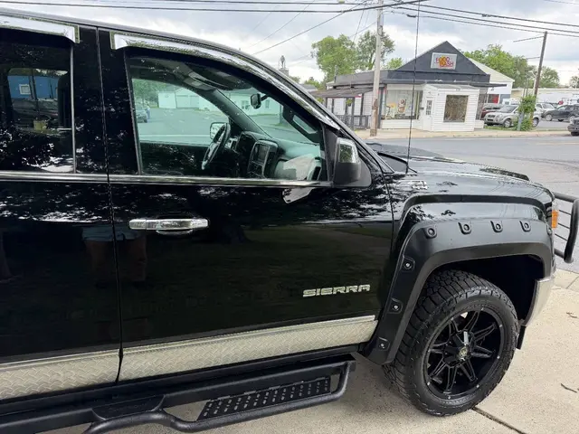 2014 GMC Sierra 1500 SLT Extended Cab photo 8