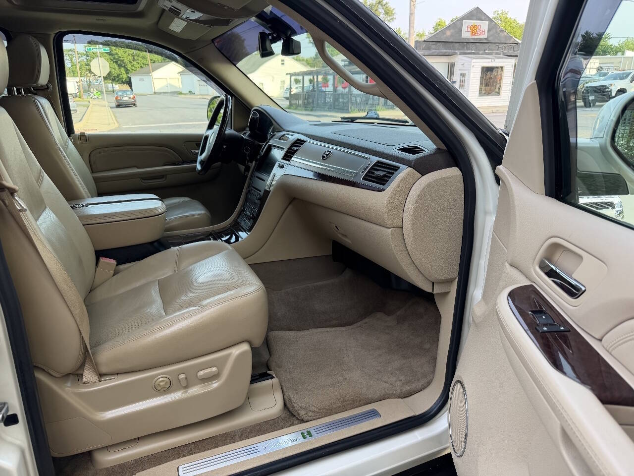 2009 Cadillac Escalade Hybrid Base photo 24
