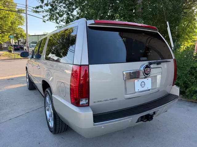 2007 Cadillac Escalade ESV Base SUV photo 8