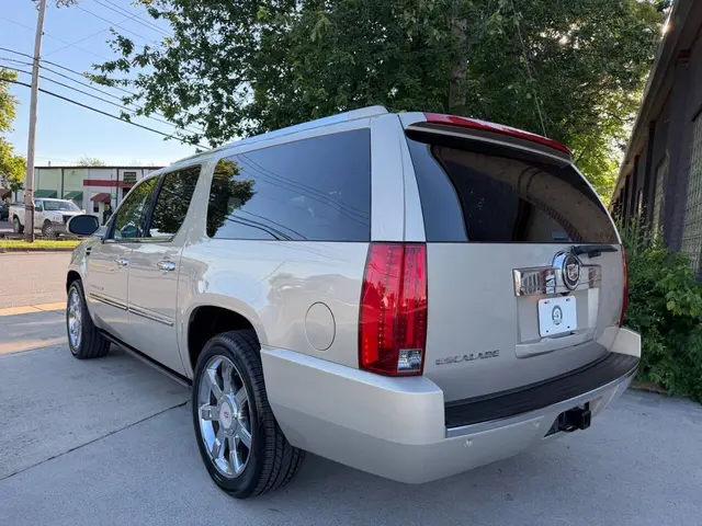2007 Cadillac Escalade ESV Base SUV photo 9