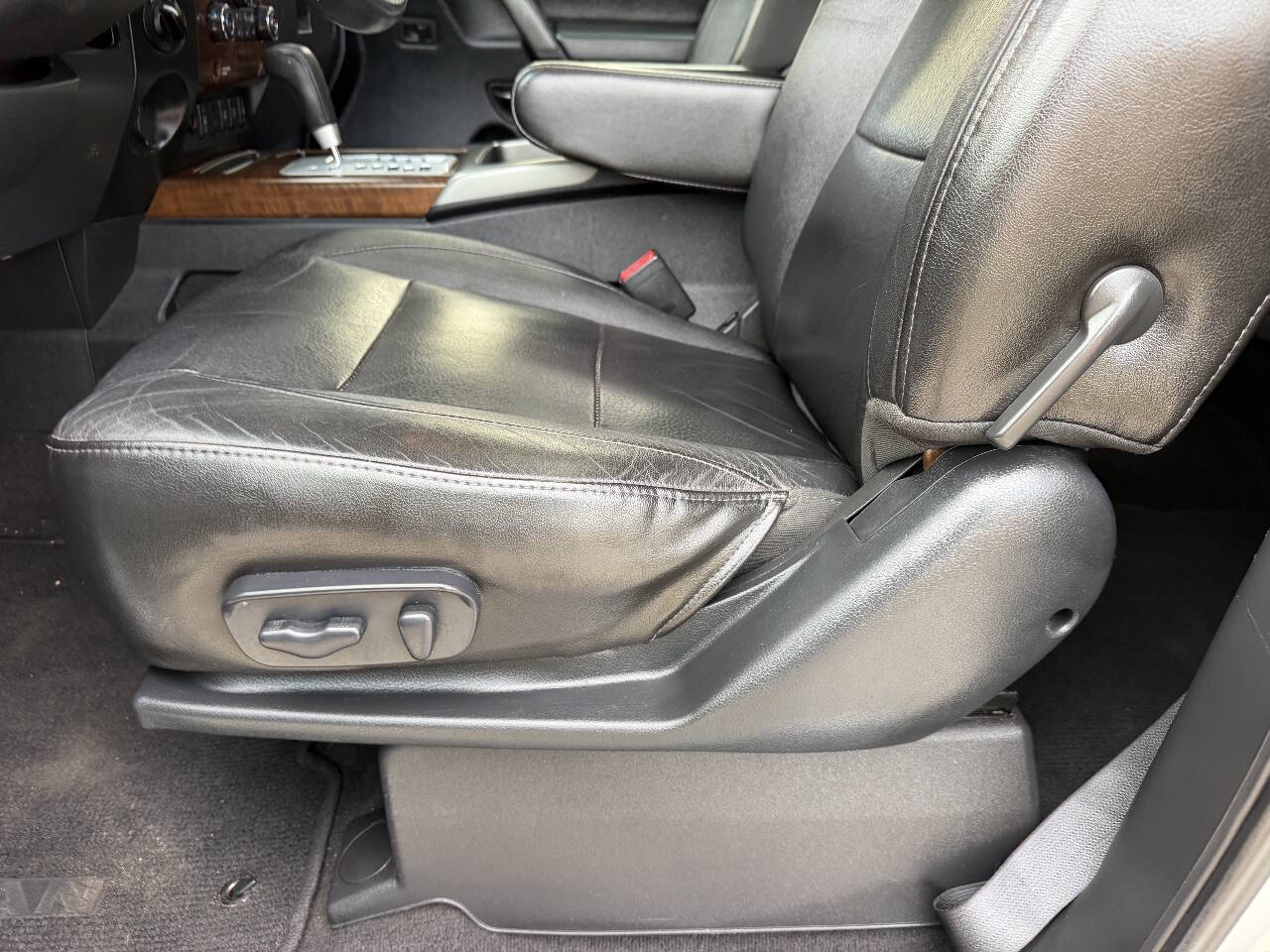 2011 Nissan Titan SL Crew Cab photo 16
