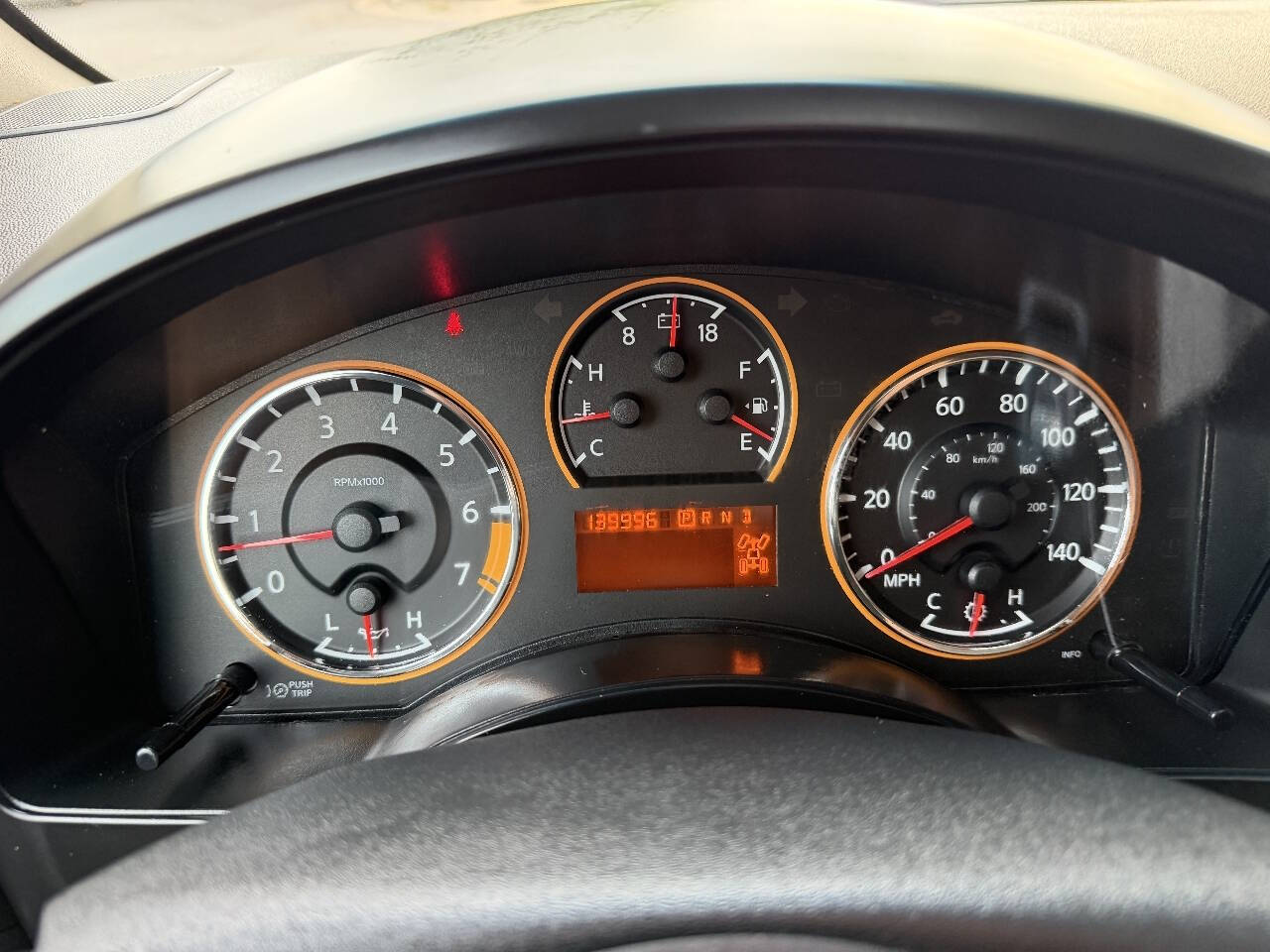 2011 Nissan Titan SL Crew Cab photo 22