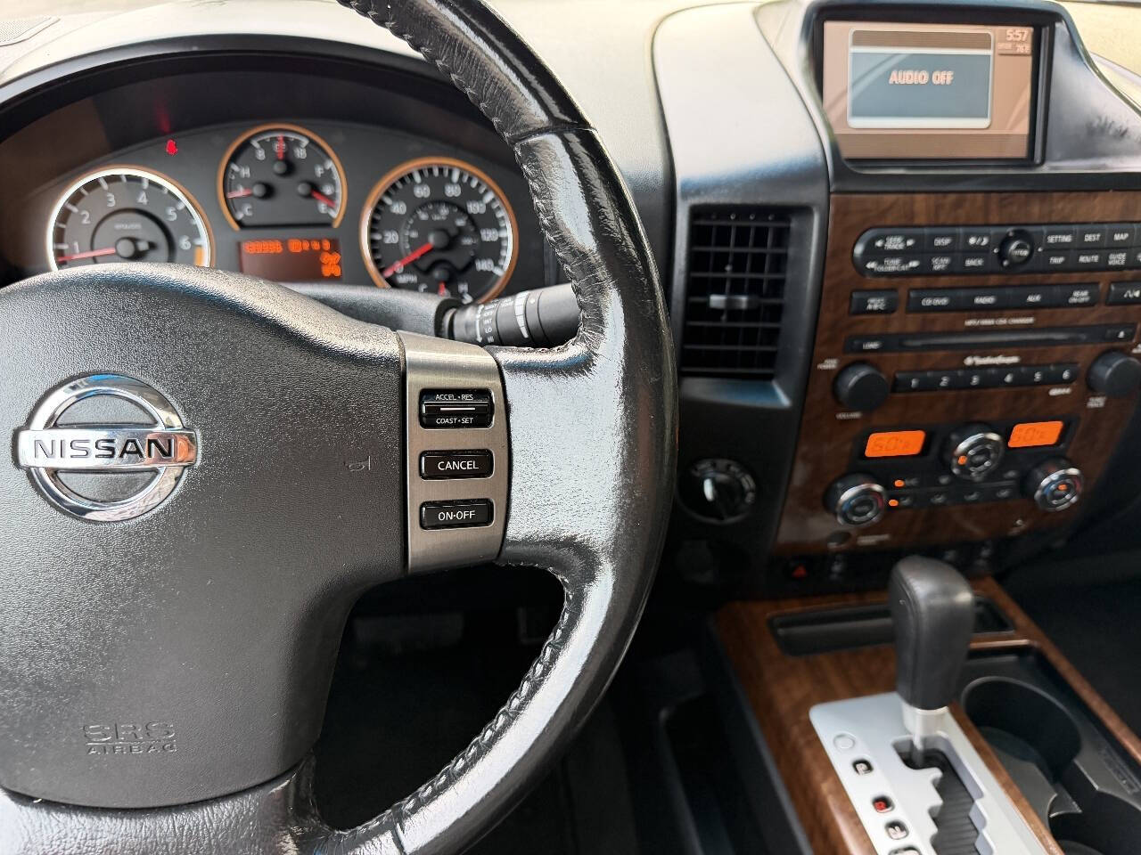 2011 Nissan Titan SL Crew Cab photo 26