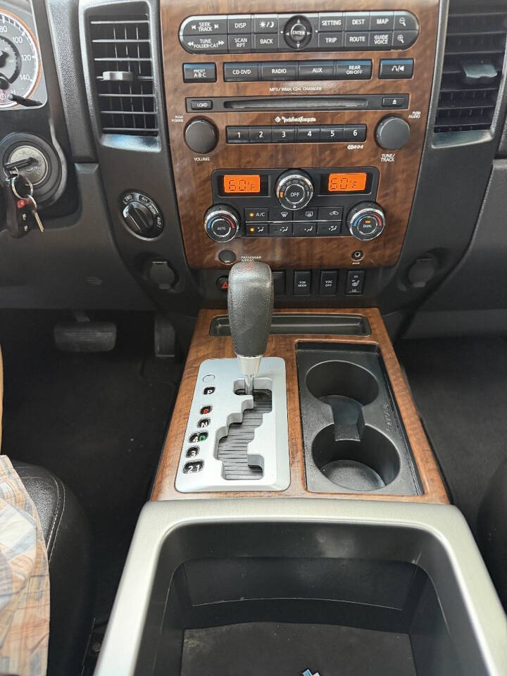 2011 Nissan Titan SL Crew Cab photo 36