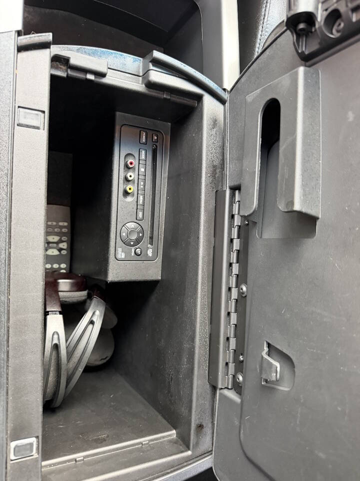 2011 Nissan Titan SL Crew Cab photo 38