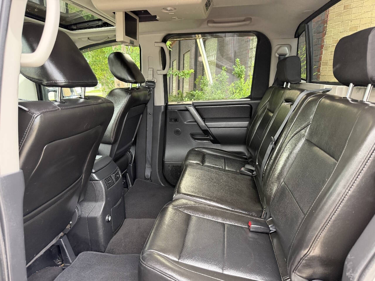 2011 Nissan Titan SL Crew Cab photo 40