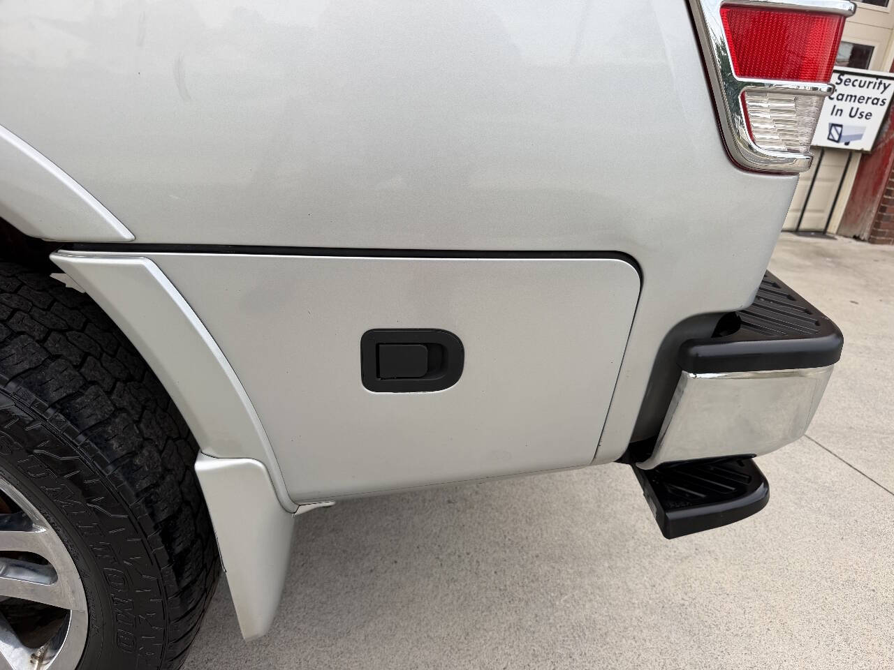 2011 Nissan Titan SL Crew Cab photo 47