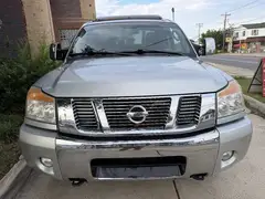 2011 Nissan Titan Crew Cab SL  Pickup 4D 5 1/2 ft photo 2