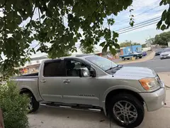 2011 Nissan Titan Crew Cab SL  Pickup 4D 5 1/2 ft photo 4