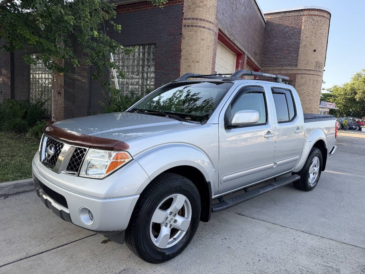 2005 Nissan Frontier Crew Cab LE Pickup 4D 5 ft