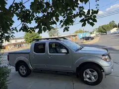 2005 Nissan Frontier Crew Cab LE Pickup 4D 5 ft photo 4