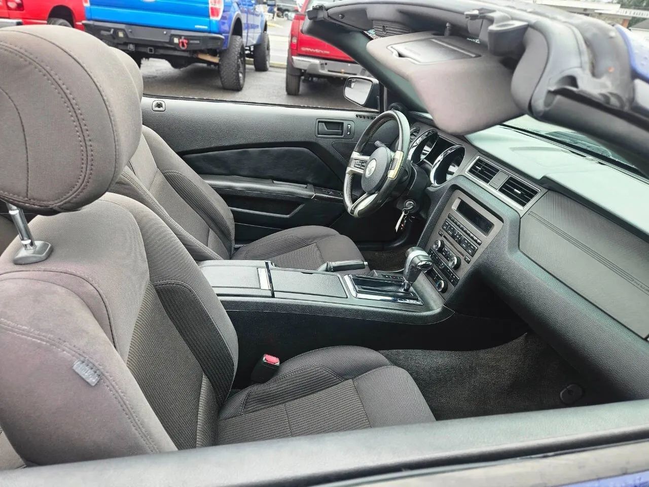 2012 Ford Mustang Convertible 2D photo 16