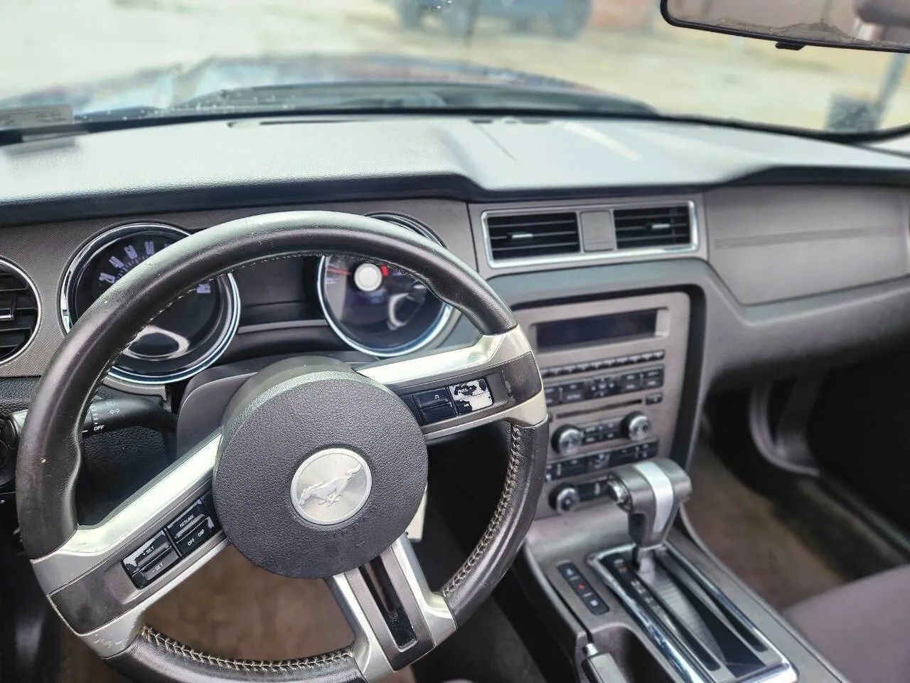 2012 Ford Mustang Convertible 2D photo 21