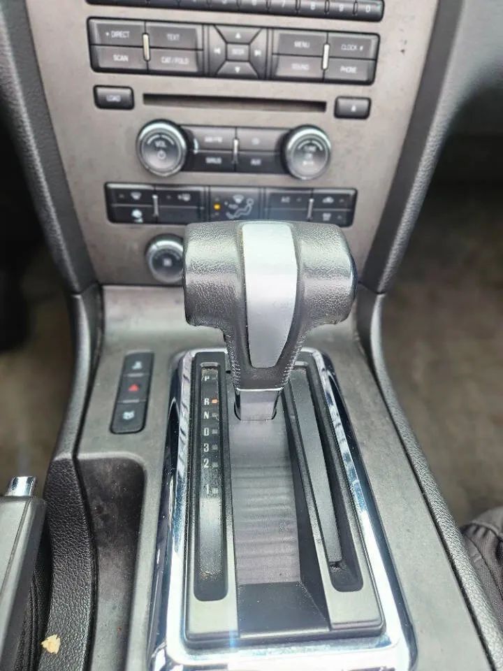 2012 Ford Mustang Convertible 2D photo 24