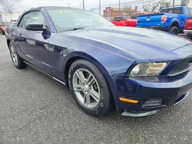 2012 Ford Mustang Convertible 2D photo 3