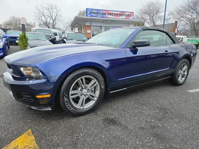 2012 Ford Mustang Convertible 2D photo 4