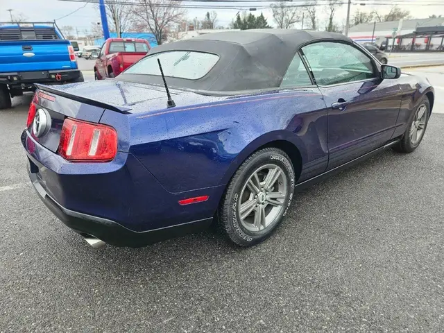 2012 Ford Mustang Convertible 2D photo 6