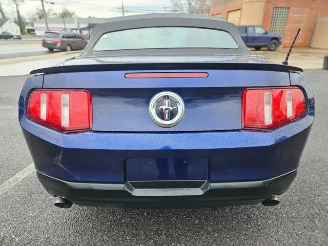 2012 Ford Mustang Convertible 2D photo 7