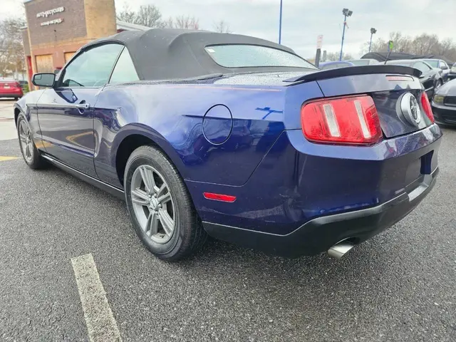 2012 Ford Mustang Convertible 2D photo 8