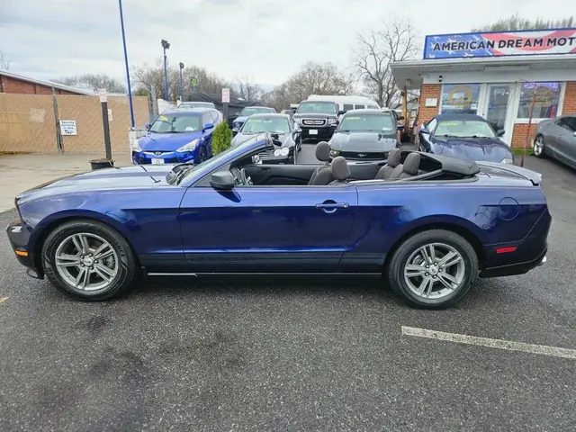 2012 Ford Mustang Convertible 2D photo 11