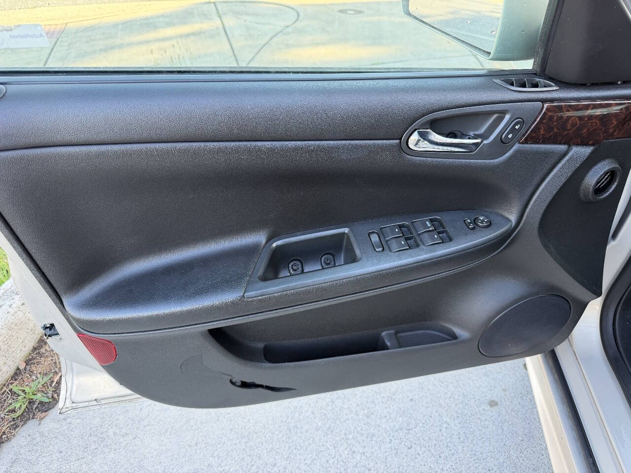 2012 Chevrolet Impala LT Sedan 4D photo 13
