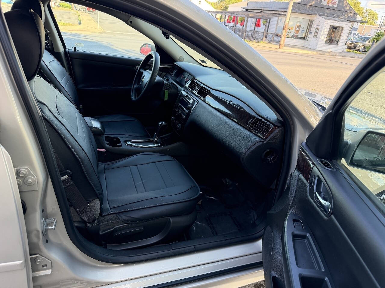 2012 Chevrolet Impala LT Sedan 4D photo 19