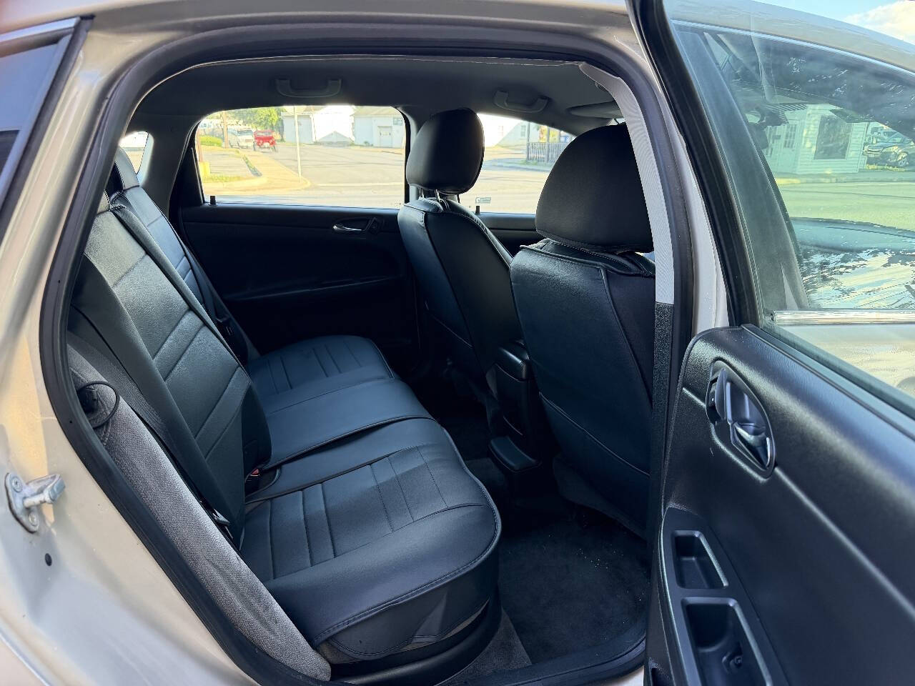 2012 Chevrolet Impala LT Sedan 4D photo 23