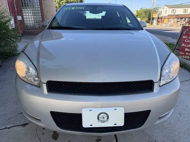 2012 Chevrolet Impala LT Sedan 4D photo 2