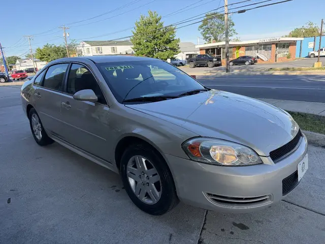 2012 Chevrolet Impala LT Sedan 4D photo 3